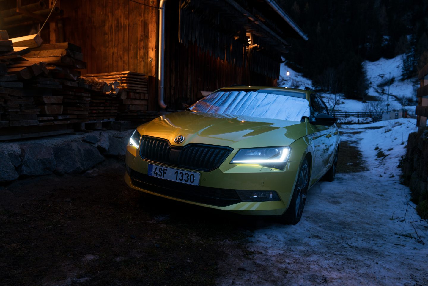Keeping your front and rear windscreens clear - Škoda Storyboard